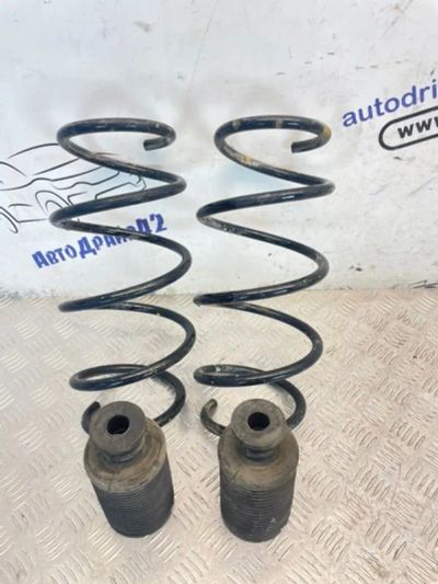 Лот: 25071901. Фото: 1. пружины toyota corolla ZRE151L. Двигатель и элементы двигателя