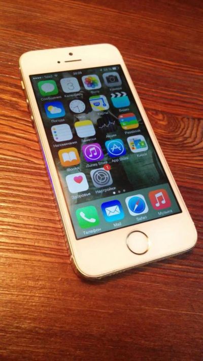 Лот: 6864114. Фото: 1. iPhone 5s gold. Смартфоны