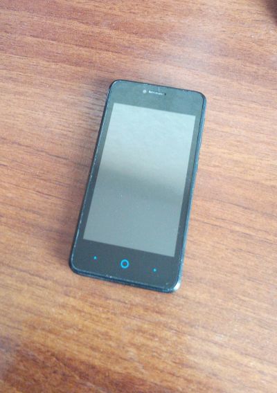 Лот: 12651766. Фото: 1. Мобильный телефон ZTE Blade A5. Кнопочные мобильные телефоны