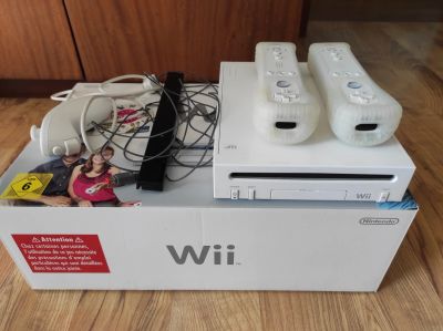 Лот: 18836468. Фото: 1. Nintendo Wii c 2 контроллерами. Игровые приставки, консоли