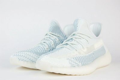 Лот: 16876080. Фото: 1. Кроссовки Adidas Yeezy 350 boost... Кеды, кроссовки, слипоны