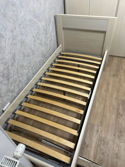 Лот: 25261582. Фото: 1. Кровать и тумба Дядьково. Кровати