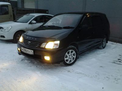 Лот: 8748132. Фото: 1. Продам Toyota Gaia 2000 г.в. Автомобили