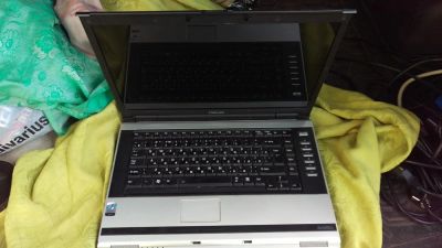 Лот: 9480136. Фото: 1. Простой бюджетный ноутбук Toshiba... Ноутбуки