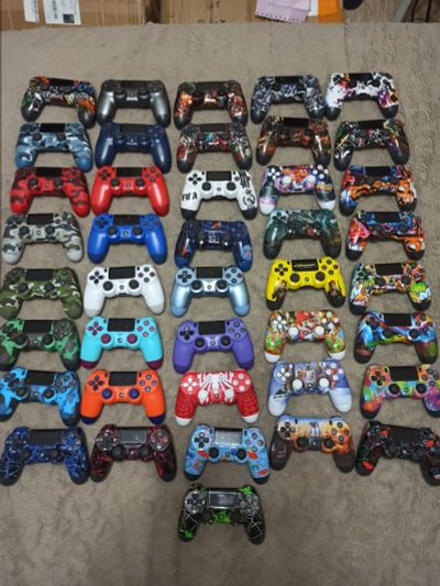 Лот: 19111319. Фото: 1. Джойстик PS4 человек паук. Новый. Аксессуары для игровых приставок, консолей, геймпады