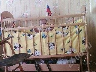 Лот: 2714078. Фото: 1. Детская кроватка светлого дерева. Детские кровати и кроватки