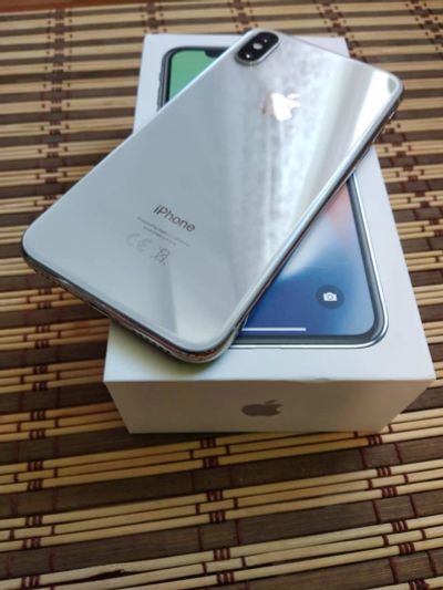 Лот: 12313052. Фото: 1. iPhone X 64 GB Silver. Смартфоны