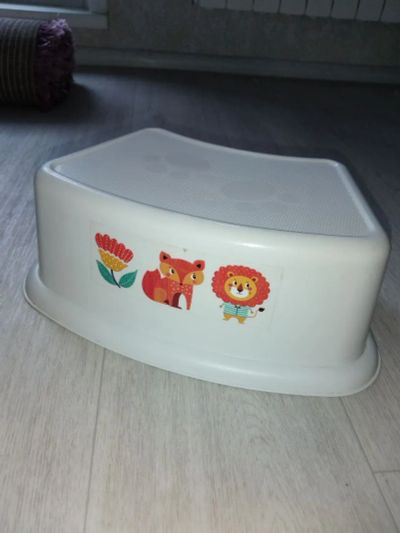 Лот: 25810703. Фото: 1. Детская подставка для ног в ванной... Кронштейны, стойки, подставки