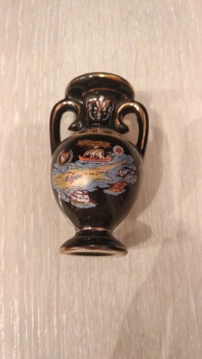 Лот: 18749369. Фото: 1. Вазочка миниатюрная 10 см Кипр. Вазы