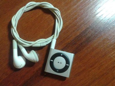 Лот: 6128921. Фото: 1. Apple iPod shuffle 4 2GB. Плееры