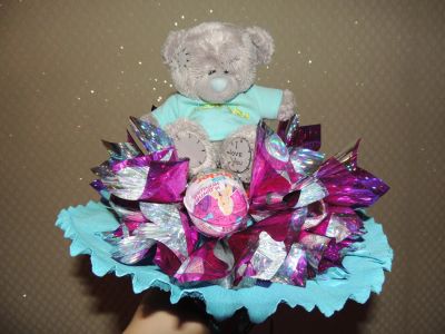 Лот: 4846969. Фото: 1. букет из киндер сюрпризов kinder... Букеты из конфет, игрушек