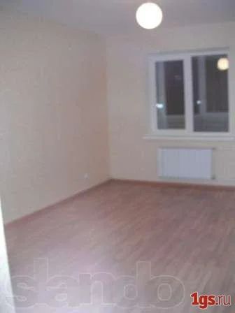 Лот: 5220500. Фото: 1. Сдам комнату в трехкомнатной квартире... Квартиры, студии