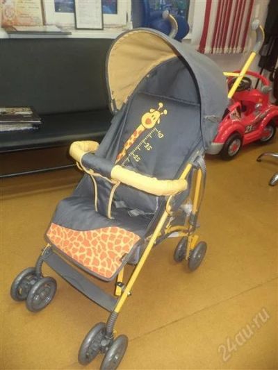 Лот: 2592288. Фото: 1. Коляска-трость. Новая. С жирафиком... Коляски