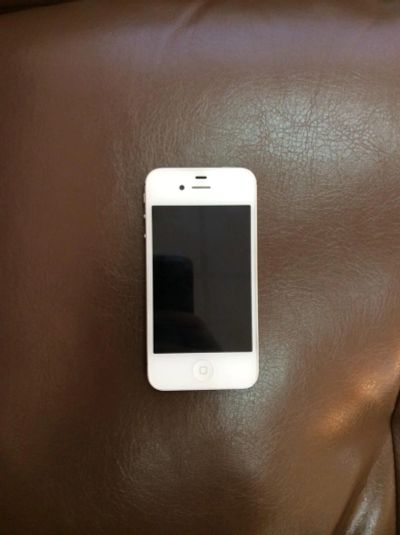 Лот: 6266535. Фото: 1. iPhone 4s 16g iOS 6 стоит. Кнопочные мобильные телефоны