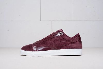 Лот: 11618031. Фото: 1. Кроссовки Nike SB Blazer Low. Кеды, кроссовки, слипоны