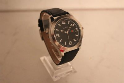 Лот: 3731974. Фото: 1. Часы Gucci черные,на черном кожаном... Другие наручные часы