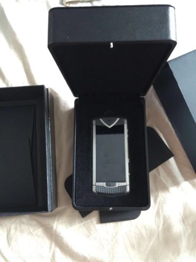 Лот: 6989393. Фото: 1. Vertu. Кнопочные мобильные телефоны