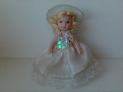 Лот: 7561467. Фото: 1. Кукла уникальная маленькая фарфоровая... Куклы