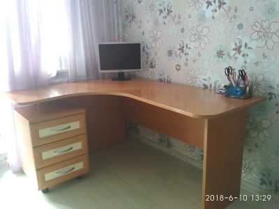 Лот: 11672265. Фото: 1. Стол письменный. Компьютерные и письменные столы