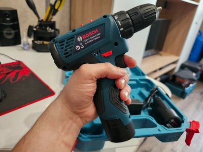 Лот: 25377152. Фото: 1. Шуруповерт Bosch 12V в кейсе... Электроинструмент