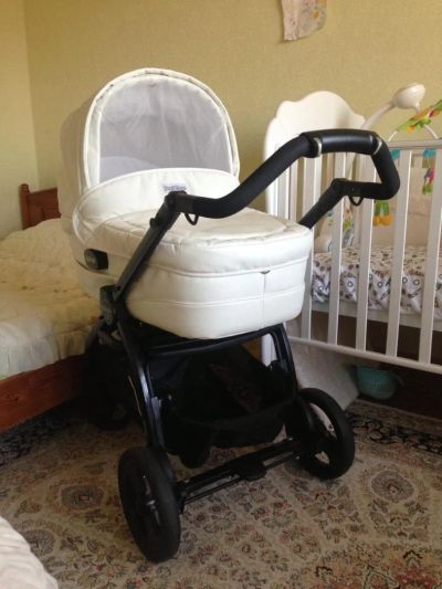 Лот: 11227494. Фото: 1. Peg Perego коляска белоснежная... Коляски