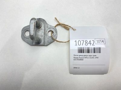 Лот: 25121378. Фото: 1. Петля замка двери Nissan Prairie... Кузов