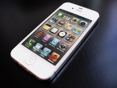 Лот: 4856181. Фото: 1. iPhone 4 White + [EarPods]. Смартфоны