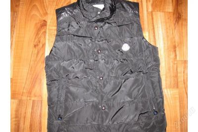 Лот: 1229588. Фото: 1. Жилет MONCLER. Верхняя одежда