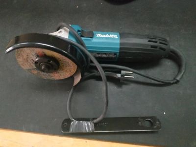 Лот: 15467755. Фото: 1. УШМ Makita GA5030, 720 Вт, 125... Другое (садовый инструмент и инвентарь)