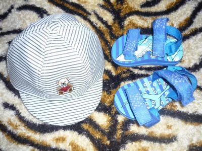 Лот: 915839. Фото: 1. Кепка и сланцы reserved kids с... Головные уборы