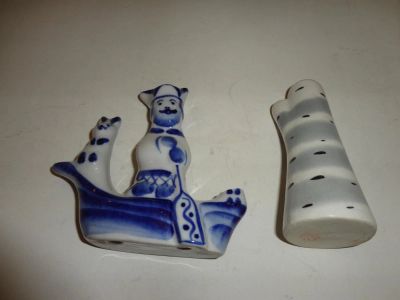 Лот: 10369628. Фото: 1. фигурка Дед Мазай (гжель) и вазочка... Фарфор, керамика