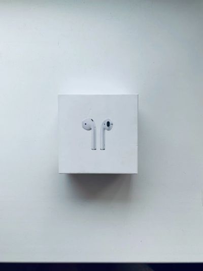 Лот: 16961378. Фото: 1. Наушники Apple AirPods оригинал. Красноярск