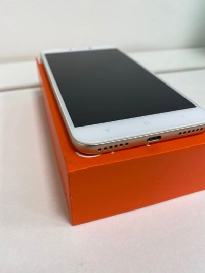 Лот: 15228910. Фото: 1. Xiaomi Redmi Note 5A 16Gb Gold... Смартфоны