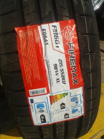 Лот: 11703798. Фото: 1. Firemax FM 601 215/55 R17 98W... Шины
