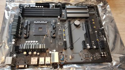 Лот: 17413682. Фото: 1. Материнская плата ASRock B450... Материнские платы