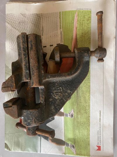 Лот: 23043212. Фото: 1. Тиски. Ручной инструмент