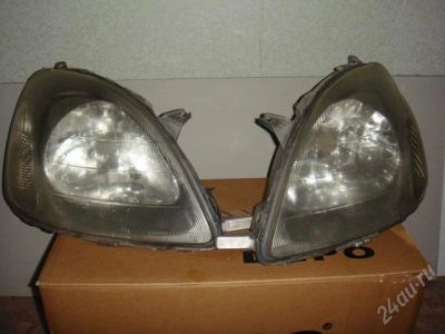 Лот: 1308817. Фото: 1. Фары Toyota Vitz (кузов SCP10). Оптика и освещение