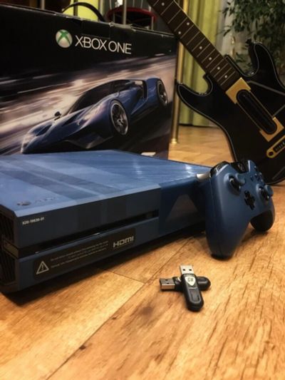 Лот: 12129844. Фото: 1. XBOX ONE 1tb 2 гитары. Игровые приставки, консоли