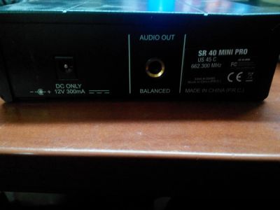 Лот: 3988616. Фото: 1. akg mini sr40 + ht 40 радио микрофон... Студийные микрофоны, радиомикрофоны и радиосистемы