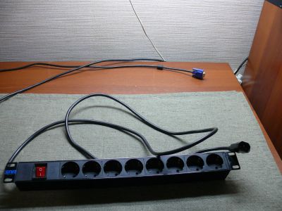 Лот: 24324364. Фото: 1. Блок розеток 19"1U 8 розеток. Сетевые кабели