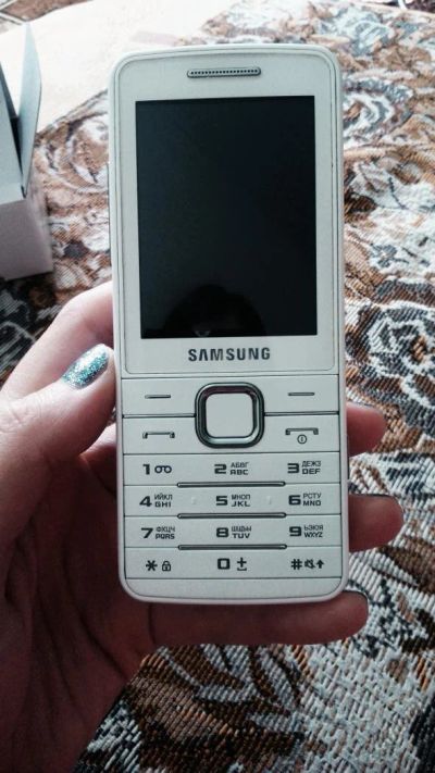 Лот: 5839898. Фото: 1. Продам Samsung GT-S5611 (белый... Кнопочные мобильные телефоны