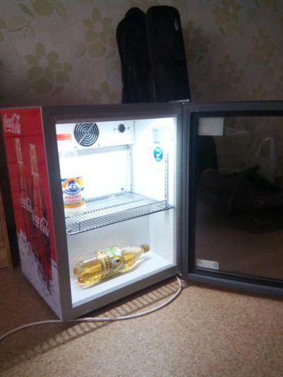 Лот: 6793757. Фото: 1. Мини-холодильник Coca-Cola. Холодильники, морозильные камеры
