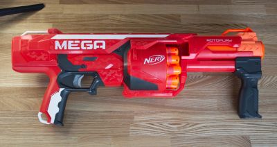 Лот: 17098241. Фото: 1. Бластер Nerf Mega Rotofury. Военная тема