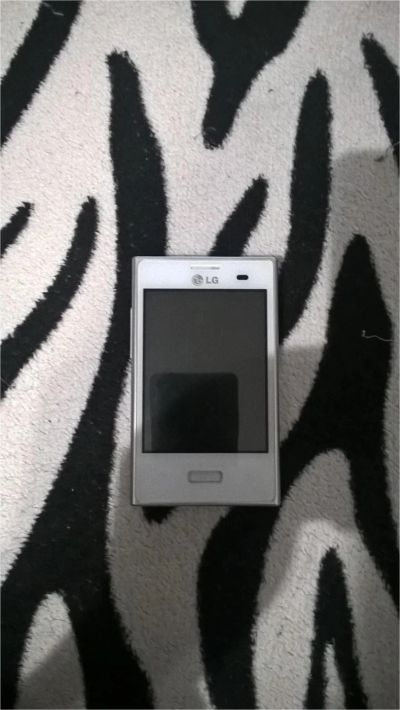 Лот: 6890055. Фото: 1. LG Optimus L3 (E400). Кнопочные мобильные телефоны