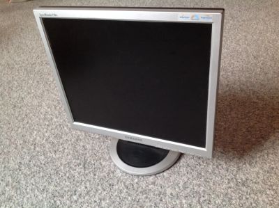 Лот: 4632475. Фото: 1. Монитор 17 дюймов Samsung SyncMaster710n. ЖК-мониторы