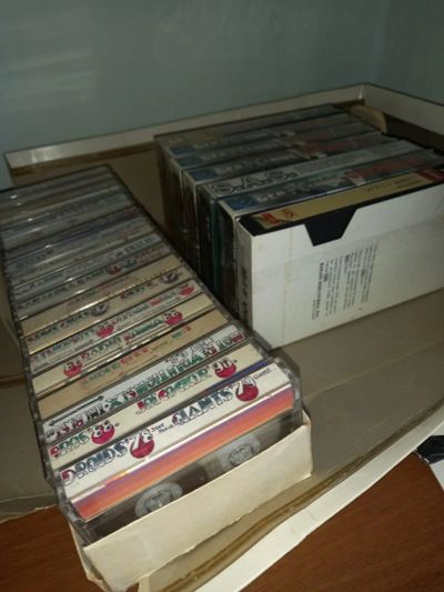 Лот: 18925965. Фото: 1. VHS кассеты с фильмами порядка... Видеозаписи, фильмы