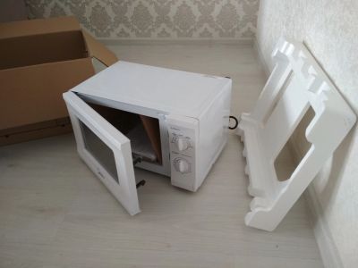 Лот: 15611934. Фото: 1. Продам новую свч midea mm720cpi. Микроволновки, мини-печи