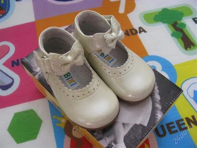 Лот: 3504467. Фото: 1. Туфли для малышки Bambini повторно... Туфли