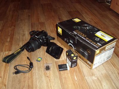 Лот: 3120862. Фото: 1. Nikon D3200 Kit 18-55 VR + флешка... Цифровые зеркальные