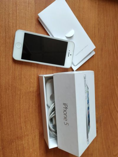 Лот: 11787479. Фото: 1. Iphone 5 16Gb белый в хорошем... Смартфоны